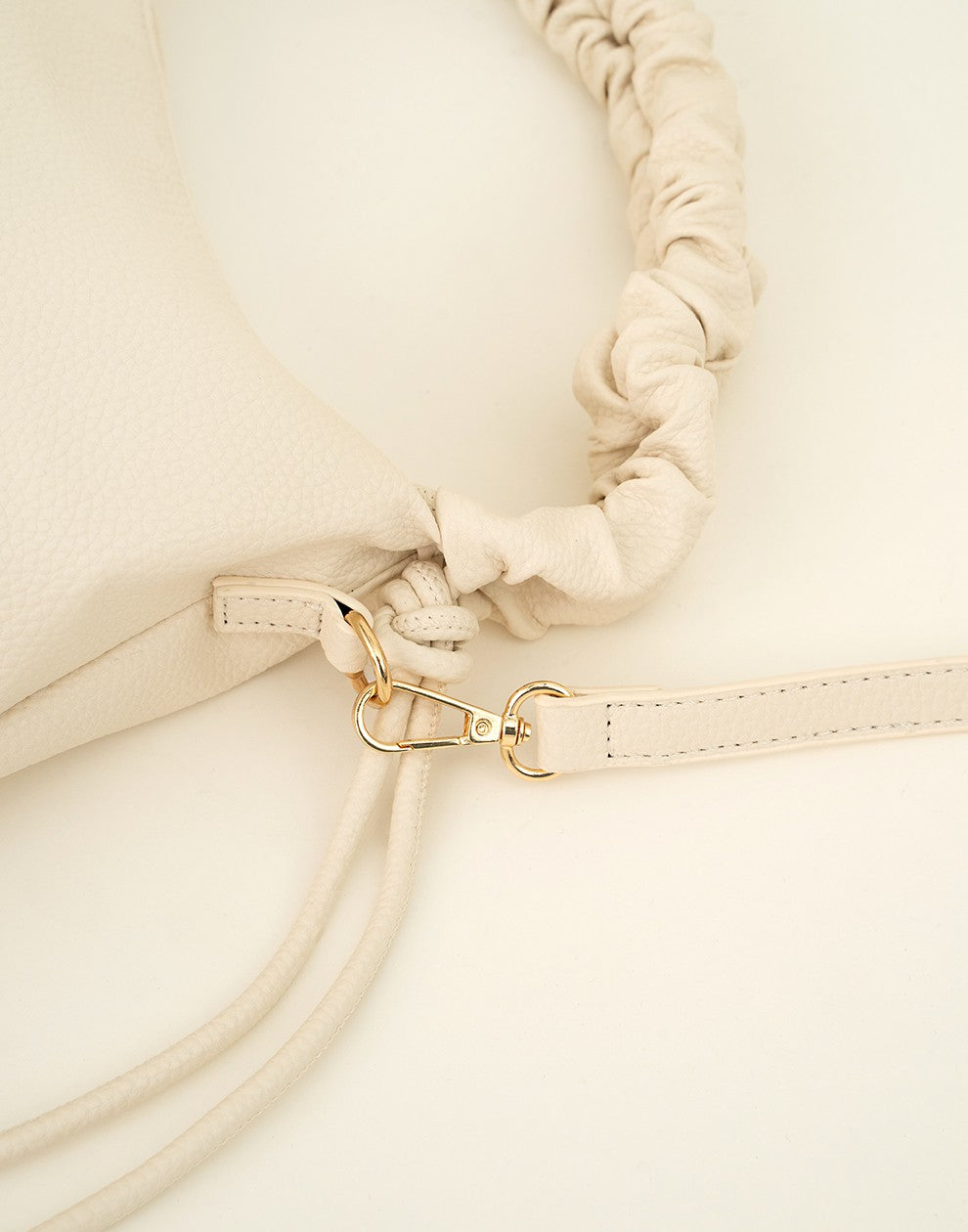 Trendy hand of crossbody tasje off white