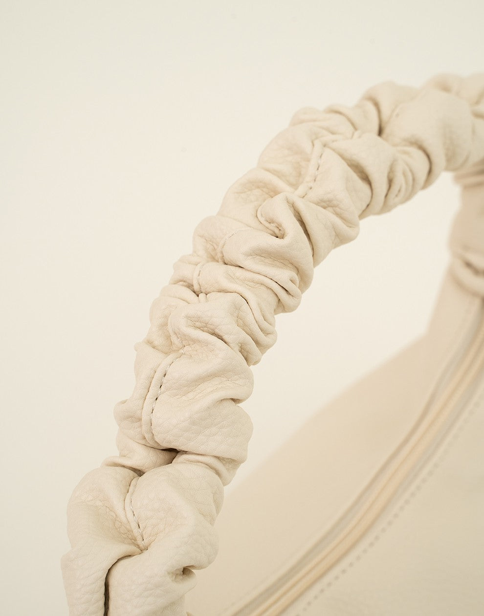 Trendy hand of crossbody tasje off white