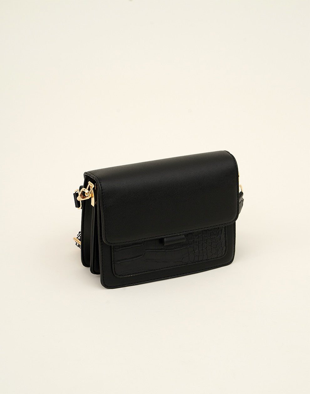 Crossbody tas met croco en hippe bagstrap zwart