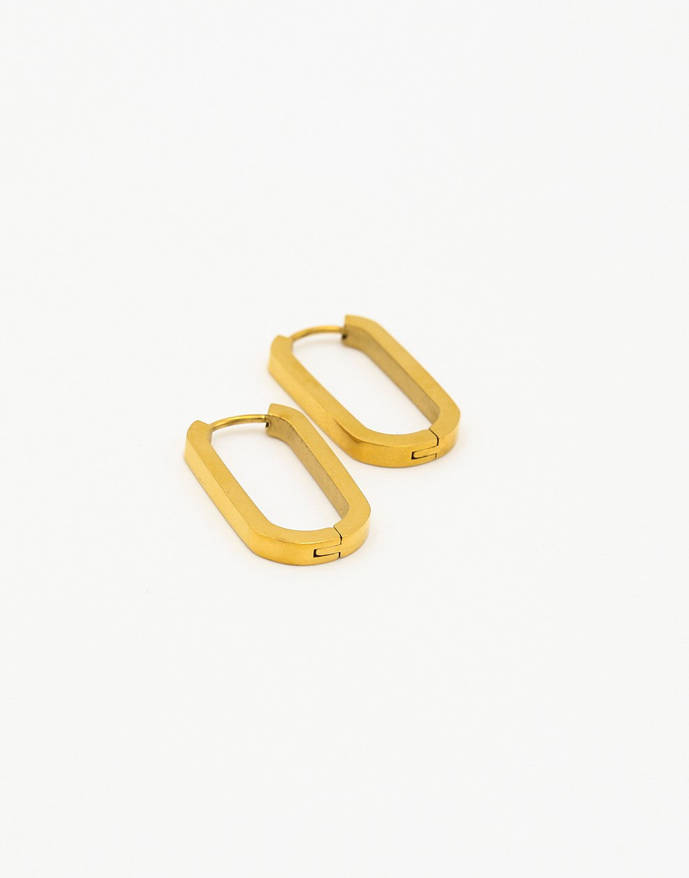 Rechthoekige oorhangers 2,5cm goudkleurig