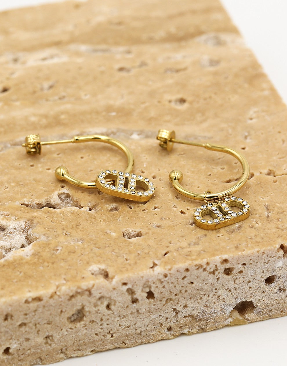 oorhangers DD strass goudkleurig
