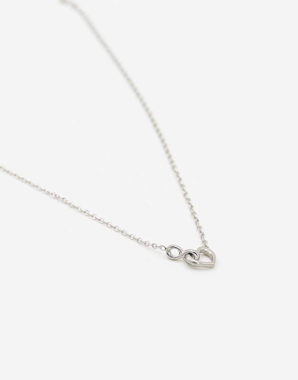 ketting infinity hartje zilverkleurig