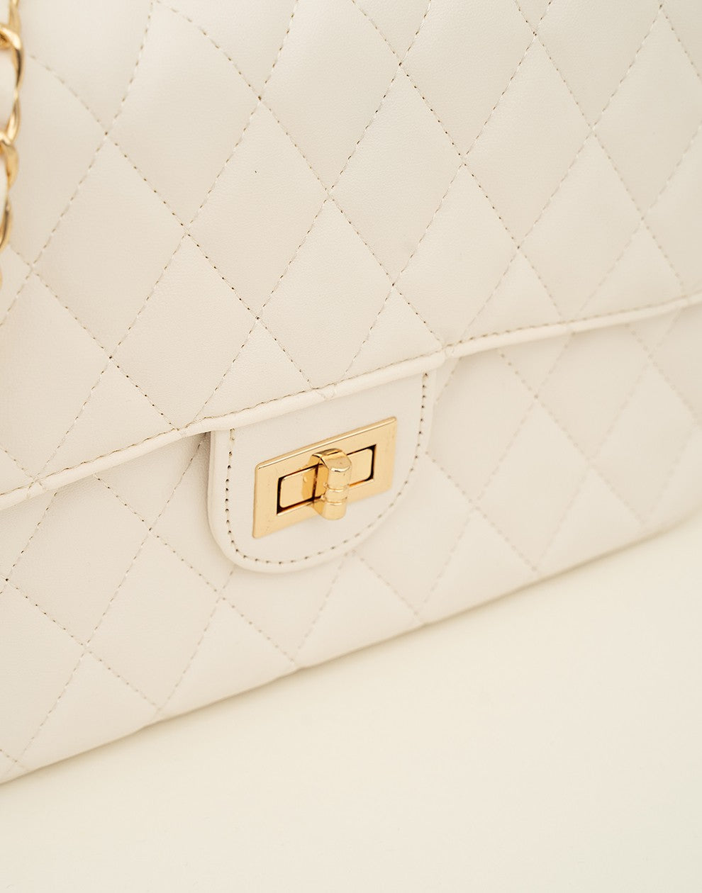 Trendy gewatteerde schoudertas wit