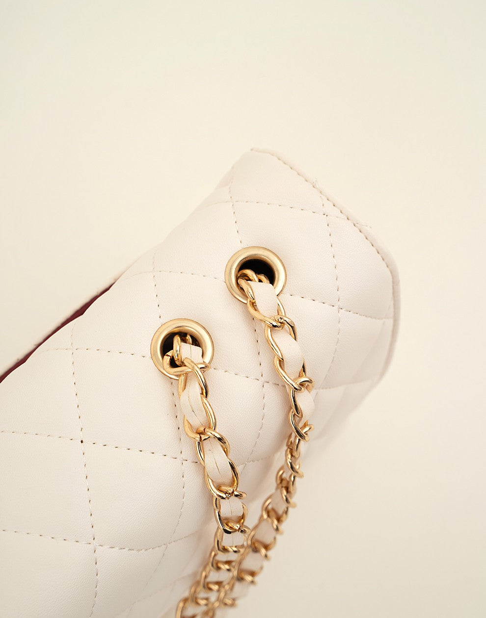 Trendy gewatteerde schoudertas wit
