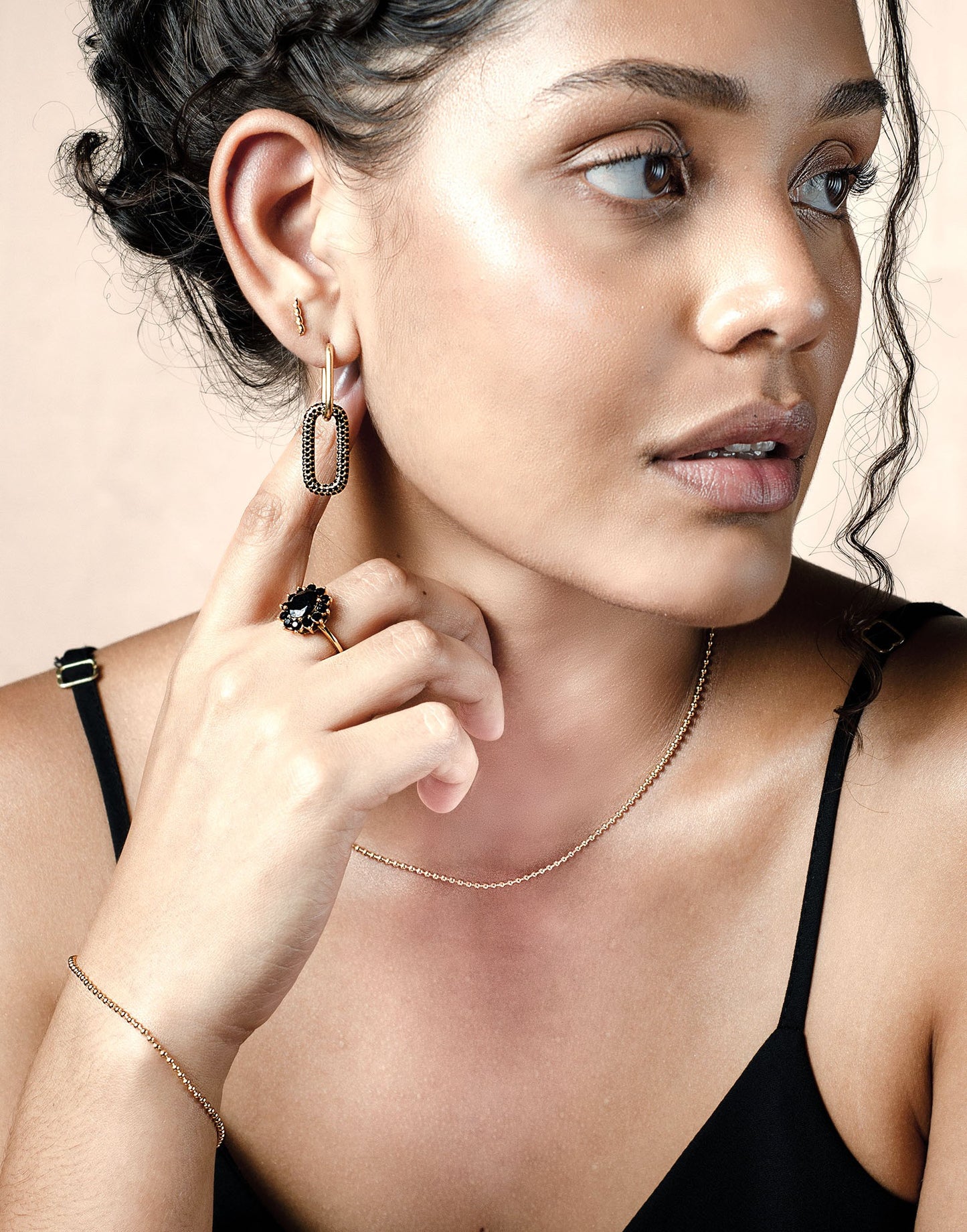 OVAL PENDANT ZIRCONIA EARRINGS black