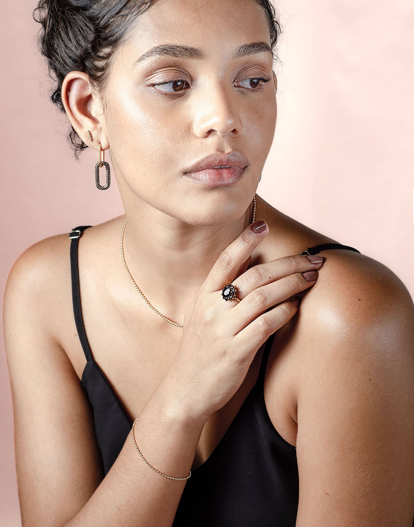 OVAL PENDANT ZIRCONIA EARRINGS black