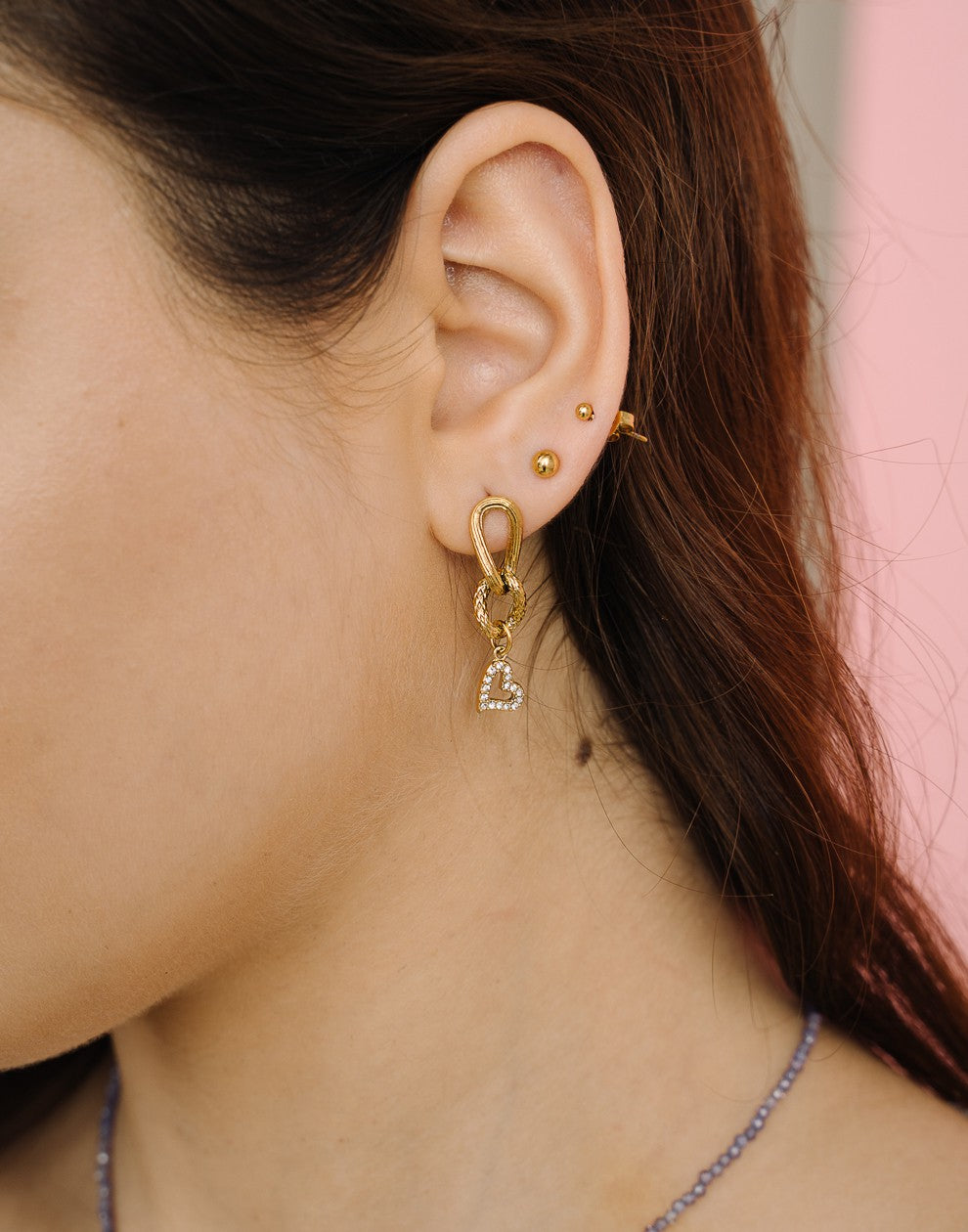 Stud earring link with rhinestone heart gold-colored