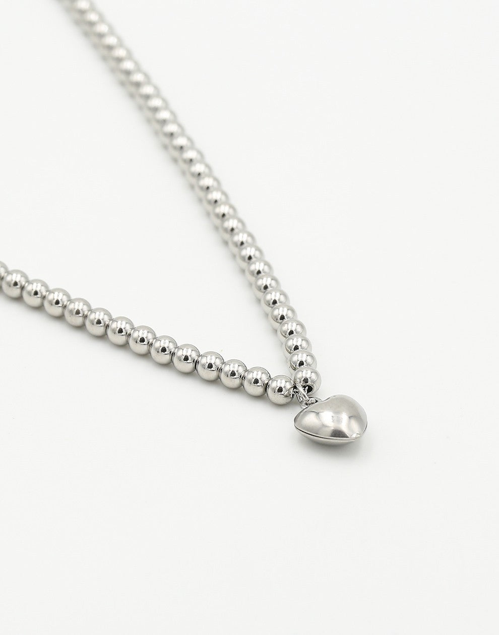 bolletjes ketting met hart zilverkleurig