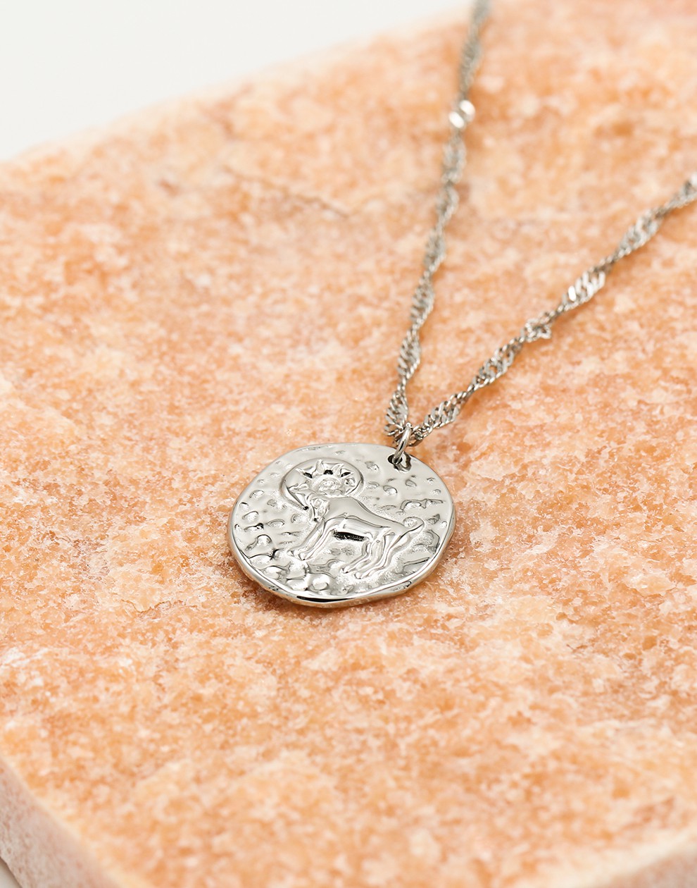 Sterrenbeeld zodiac ketting ram zilverkleurig