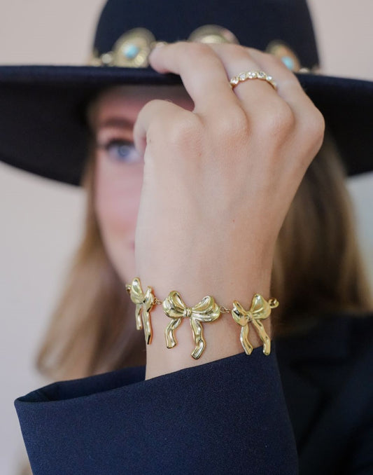 schakelarmband met 3 chunky strikjes goudkleurig