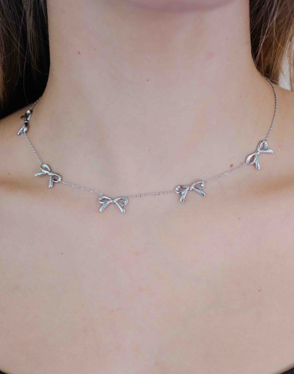 minimalistische ketting met 5 strikjes zilverkleurig