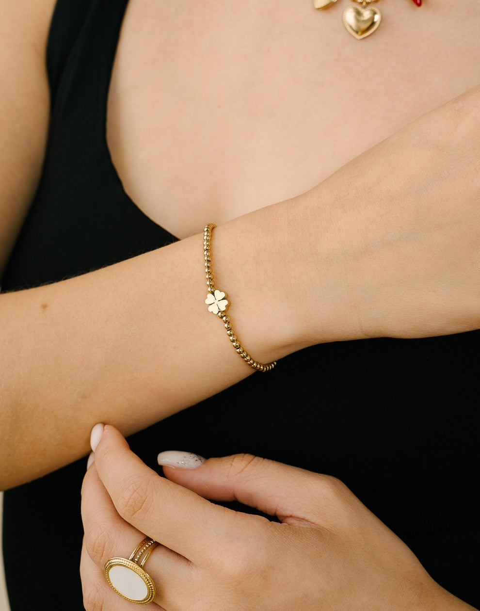 stretch armband klaver goudkleurig