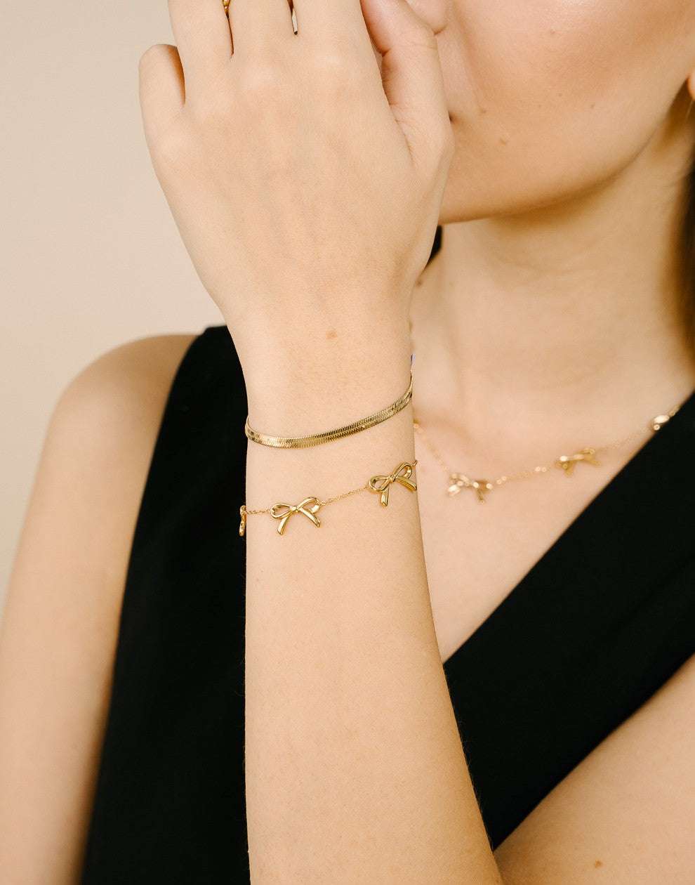 minimalistische armband met 3 strikjes goudkleurig