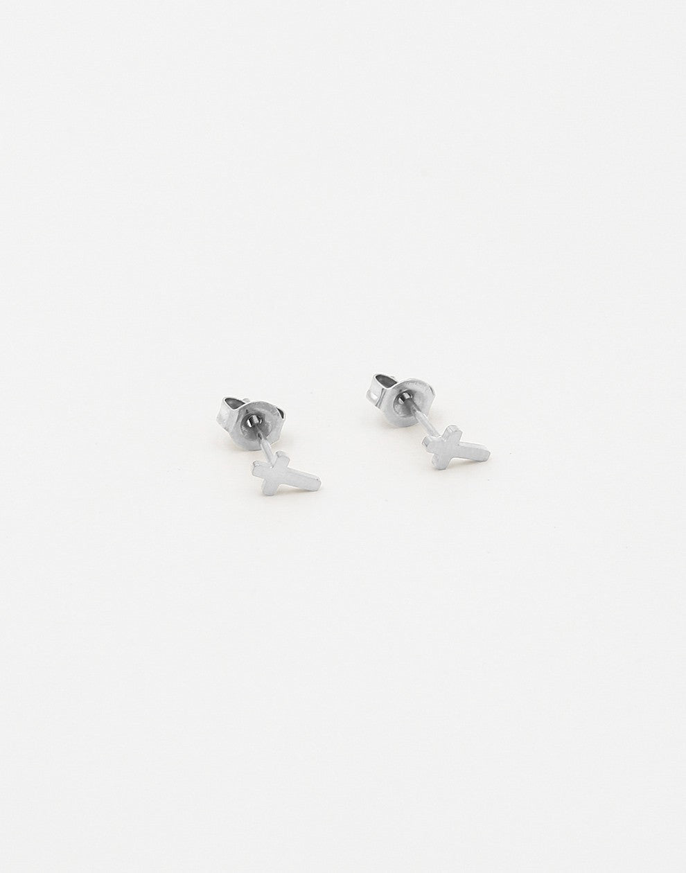 studs kruisje zilverkleurig