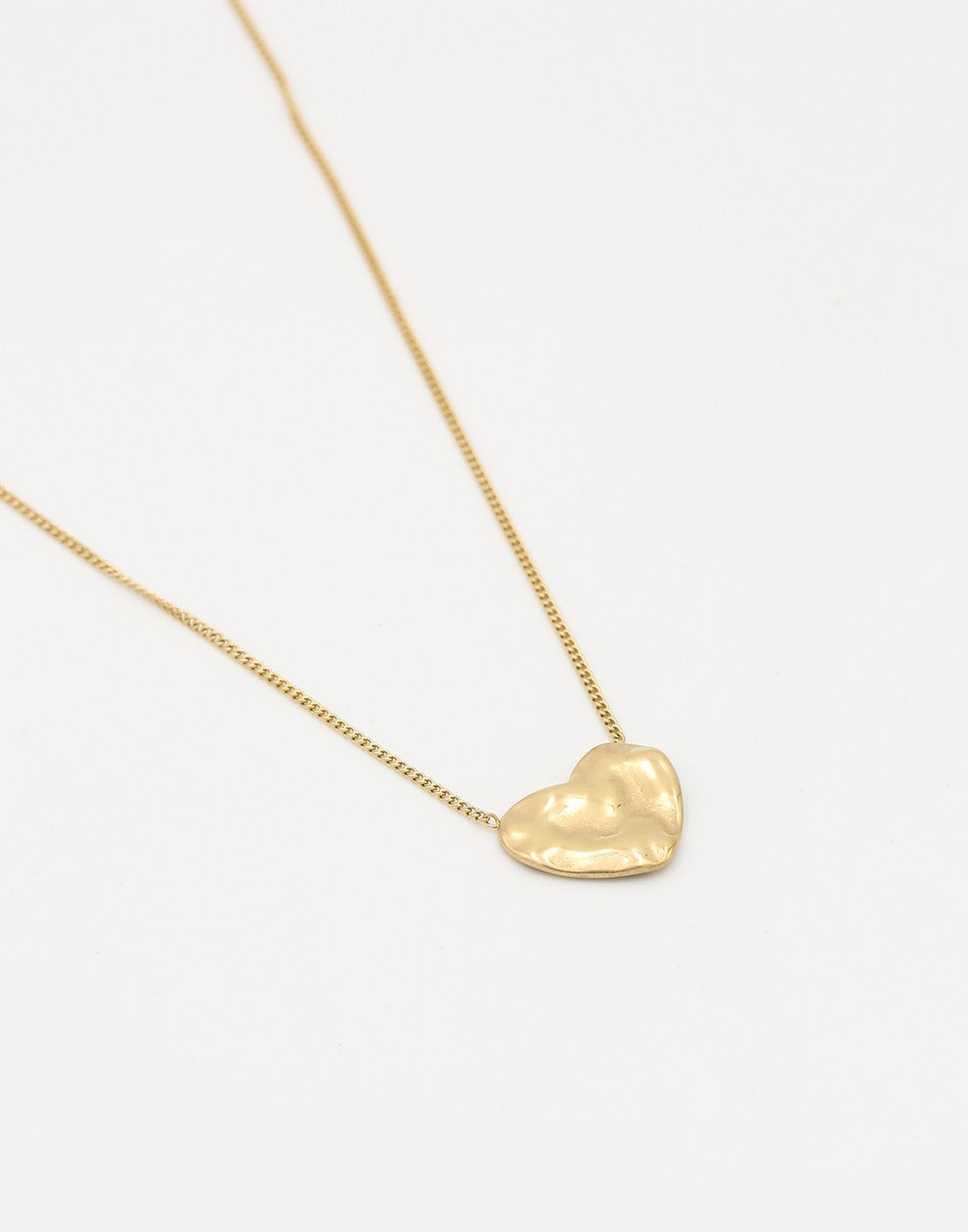 fijne ketting geslagen hartje goudkleurig