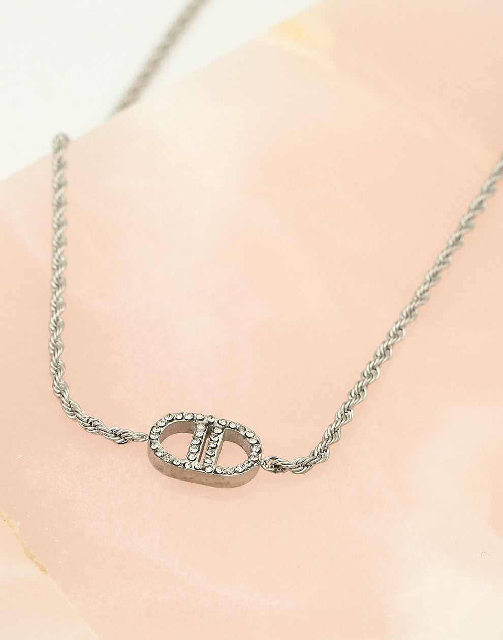 Gedraaide schakelketting met symbool strass zilverkleurig
