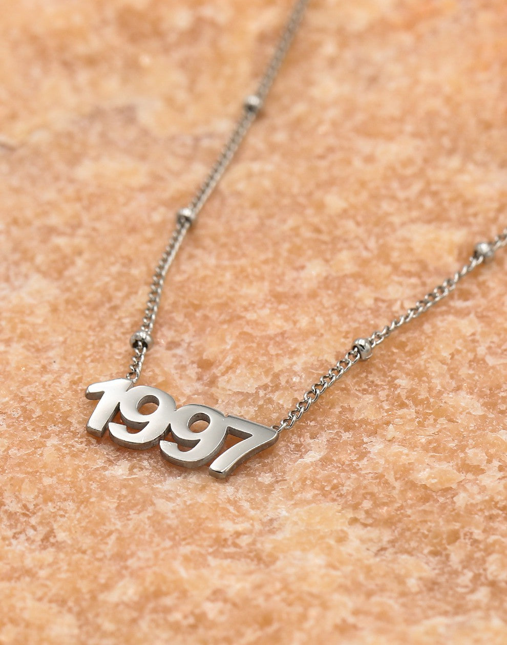 Ketting jaartal 1997 zilverkleurig