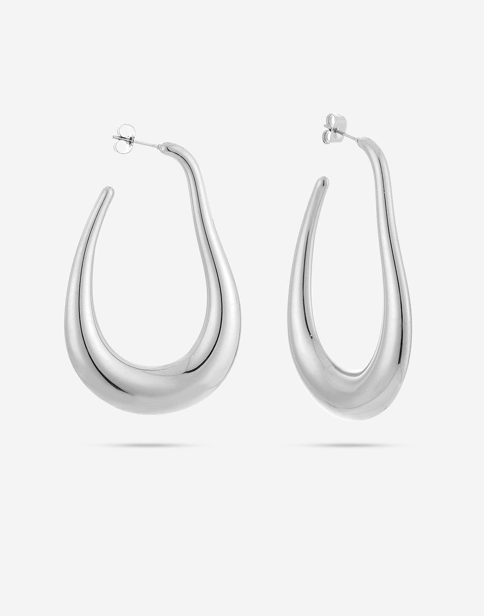 asymmetrische hoop oorbellen zilverkleurig