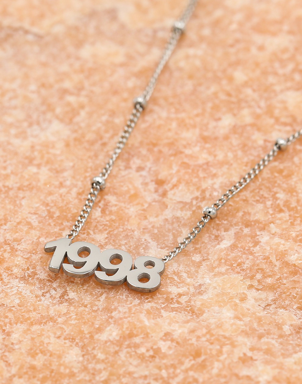 Ketting jaartal 1998 zilverkleurig