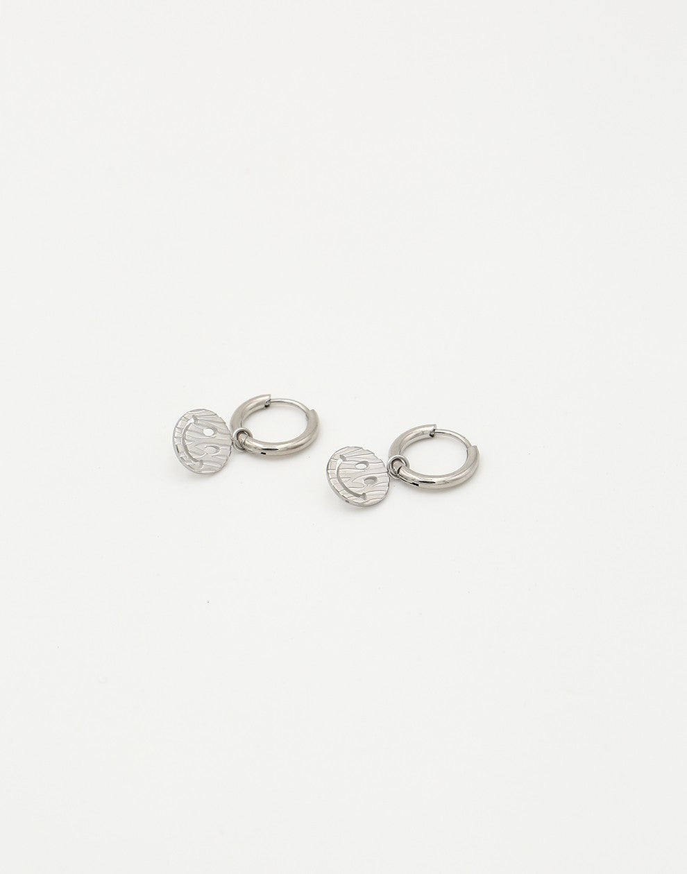 oorringen smiley met print zilverkleurig