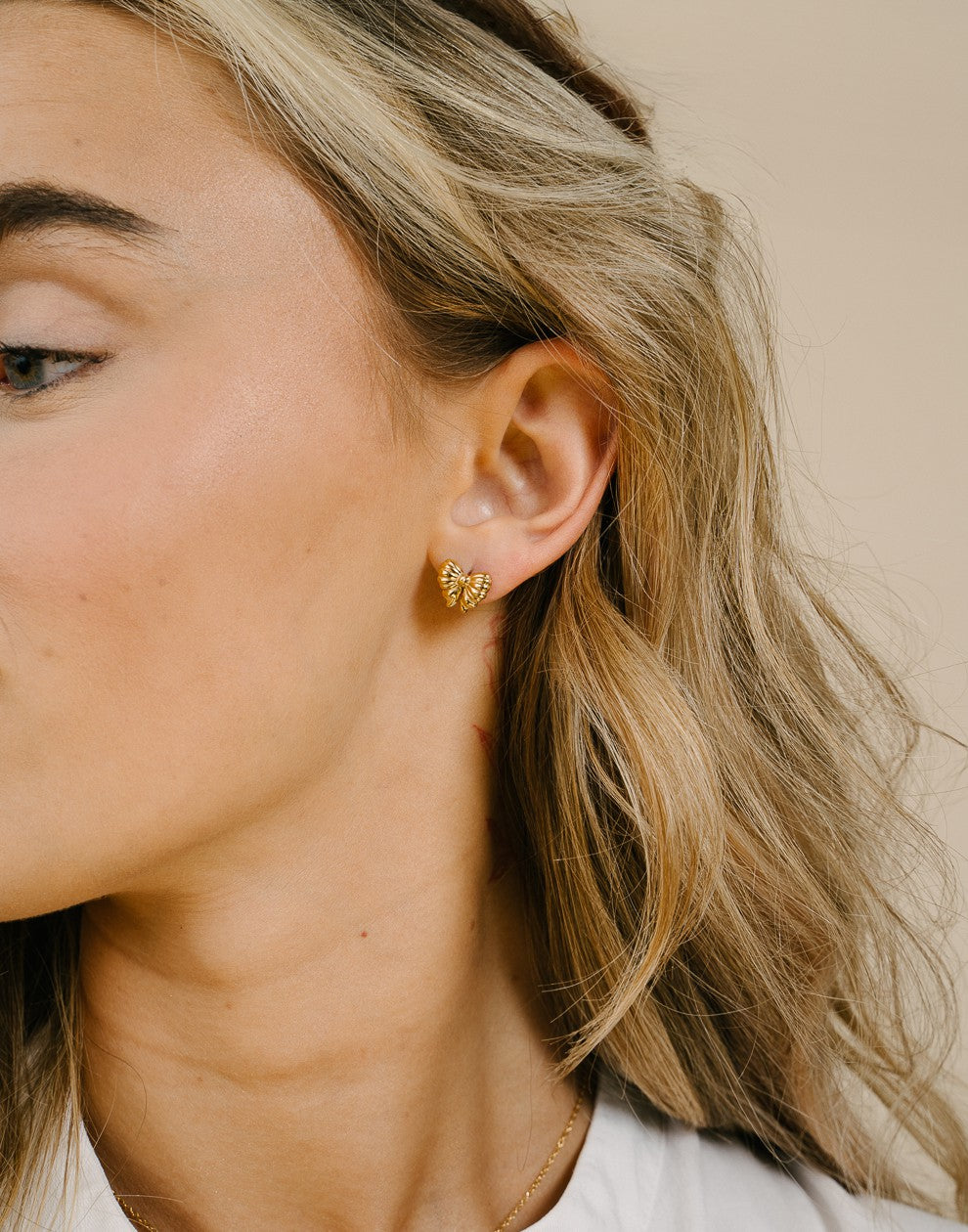 Studs strikje goudkleurig