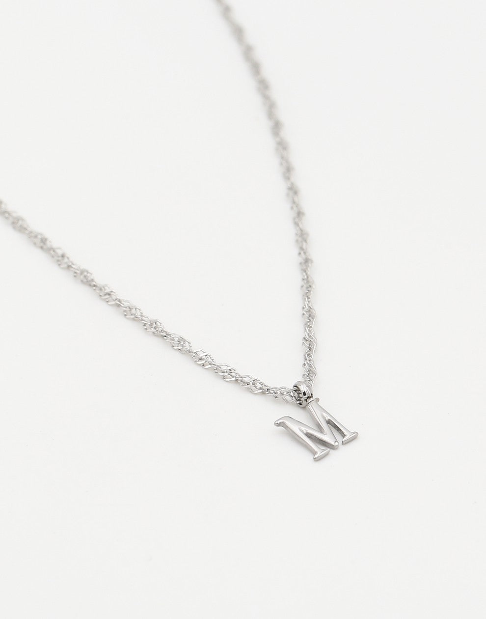 Initial ketting vintage M zilverkleurig
