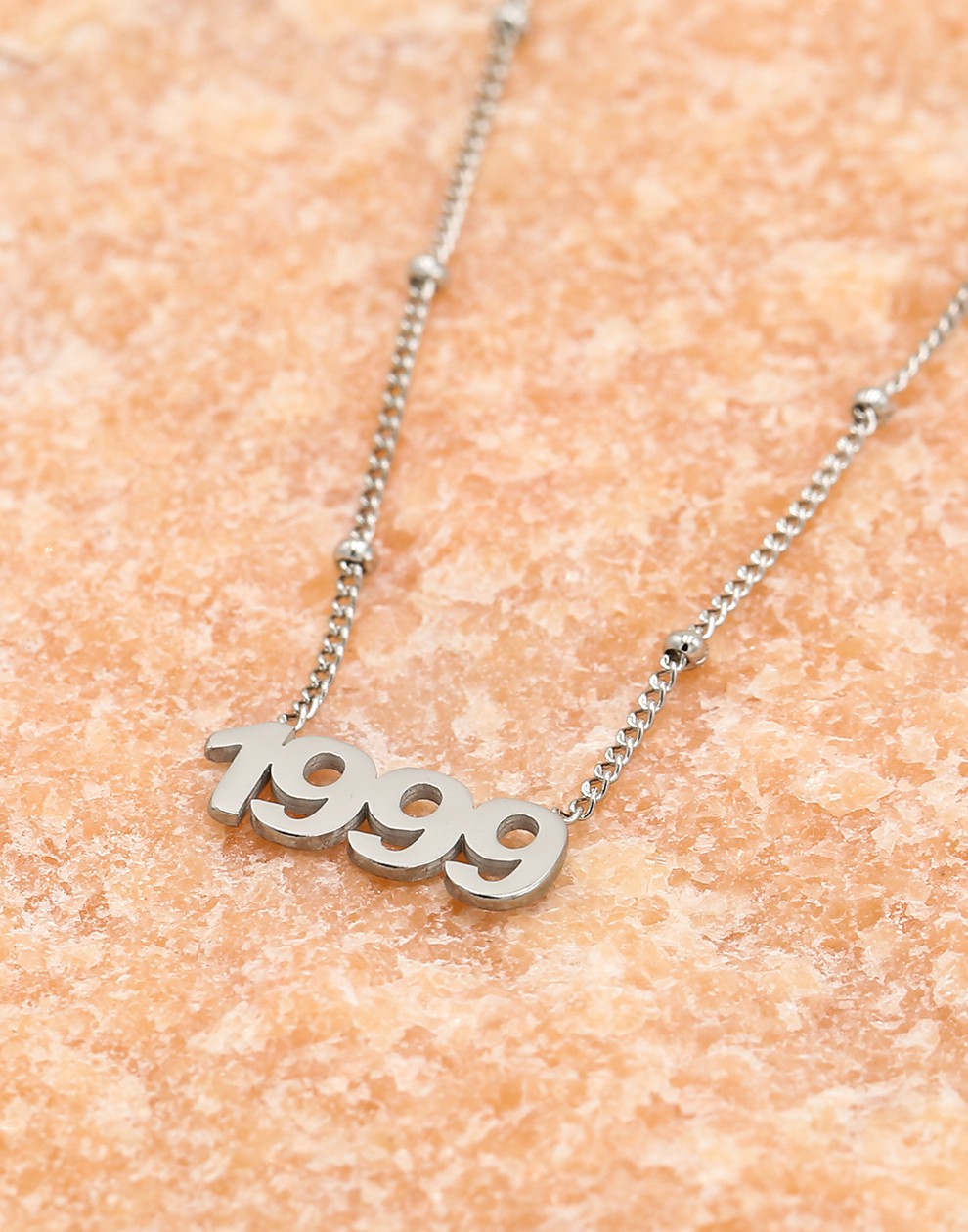 Ketting jaartal 1999 zilverkleurig