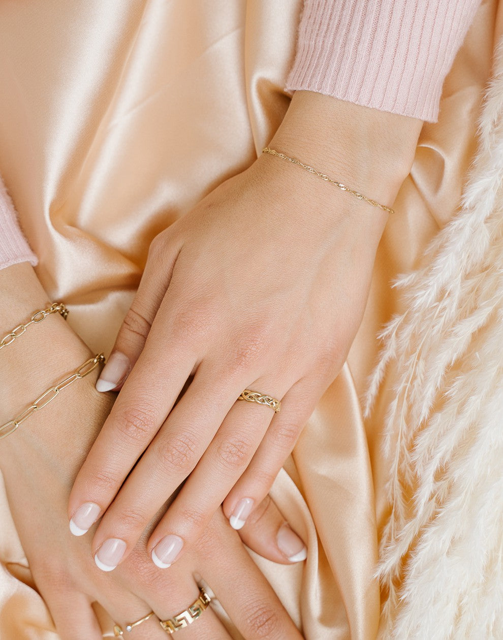 Ring gevlochten patroon goudkleurig