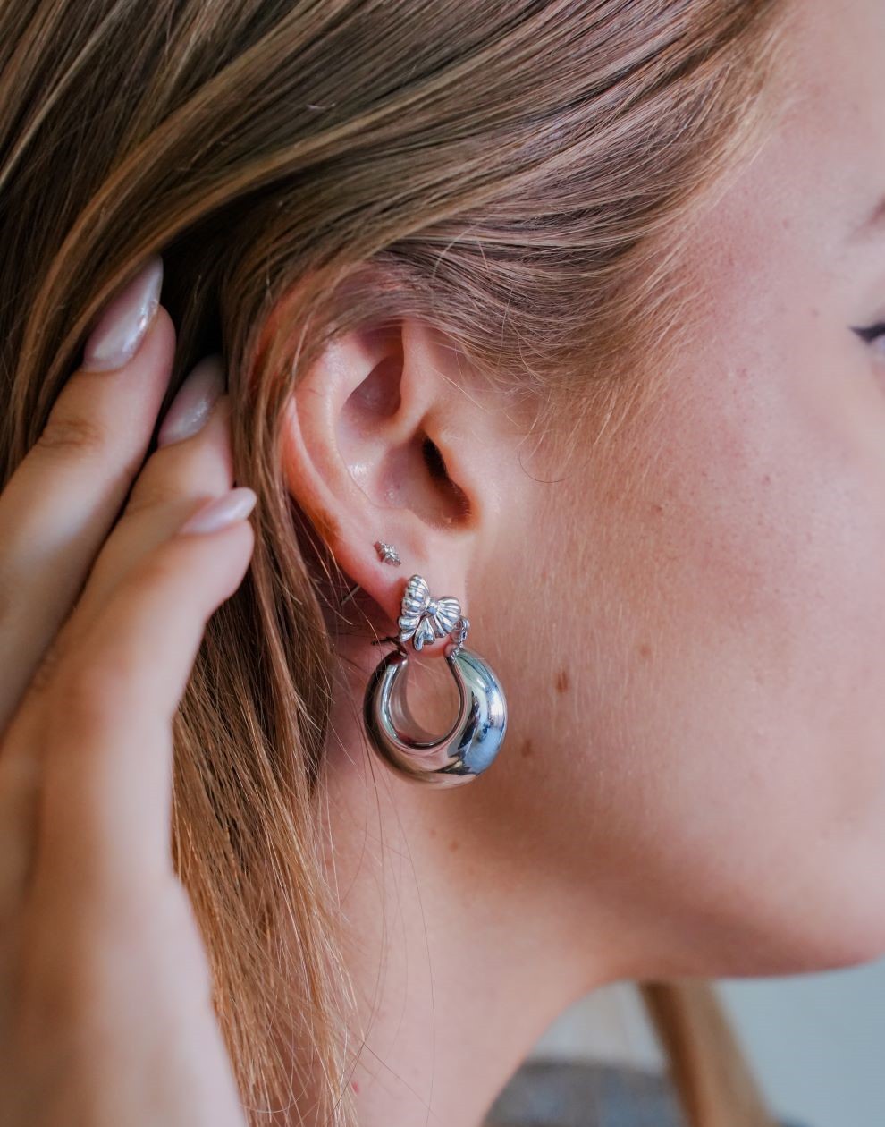 chunky schelp oorbellen zilverkleurig