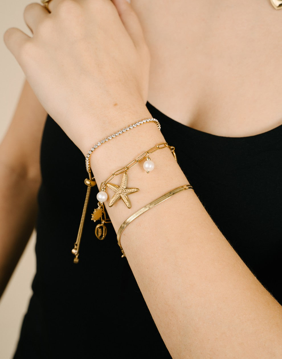Bedelarmband zeester goudkleurig