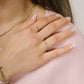 Ring V met steentje goudkleurig