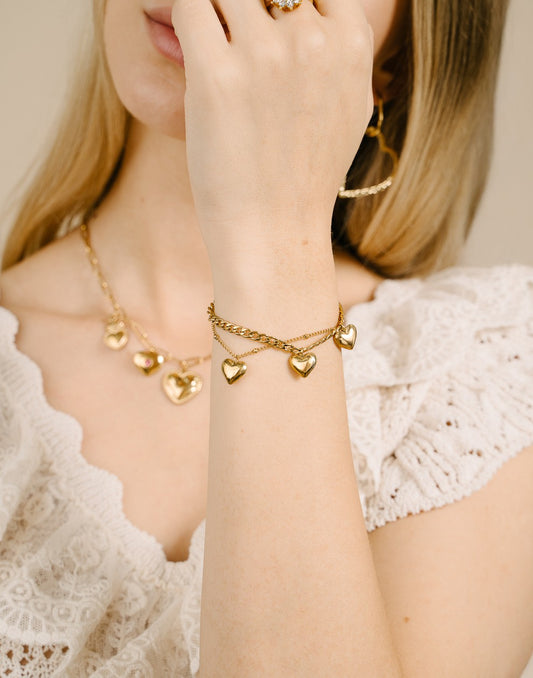 Schakelarmband dubbel met hartjes goudkleurig