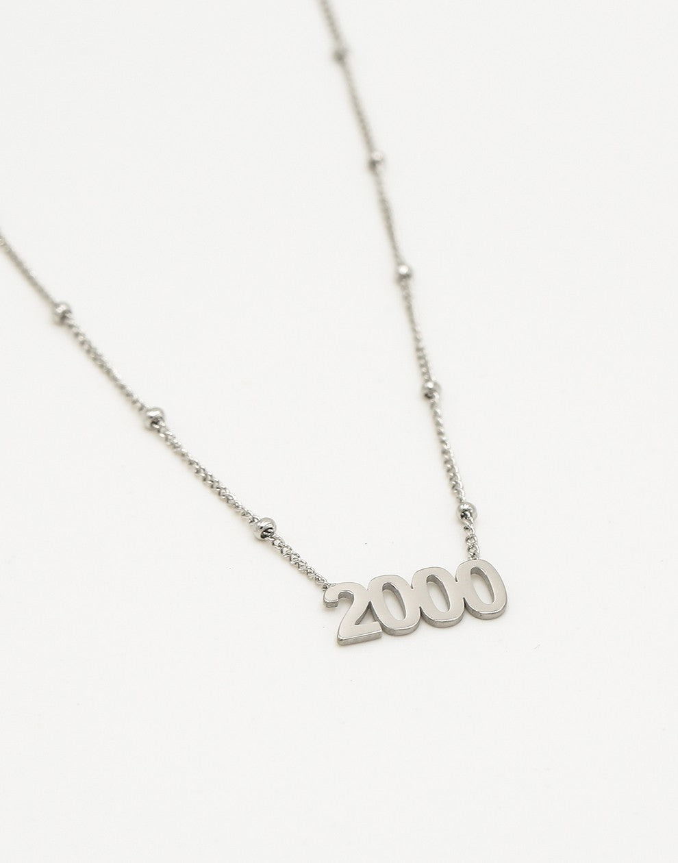 Ketting jaartal 2000 zilverkleurig
