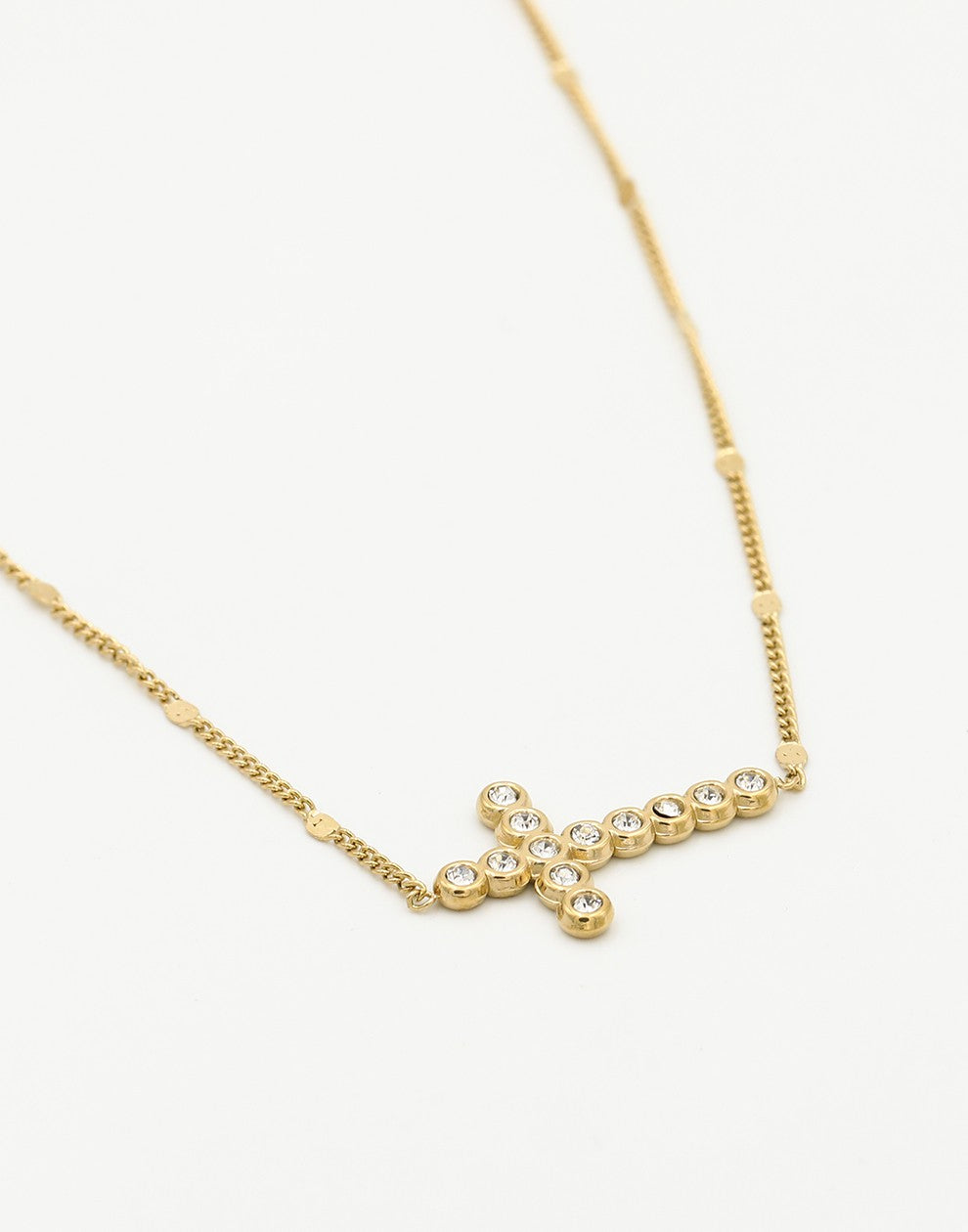 Ketting zijwaarts kruis steentjes goudkleurig