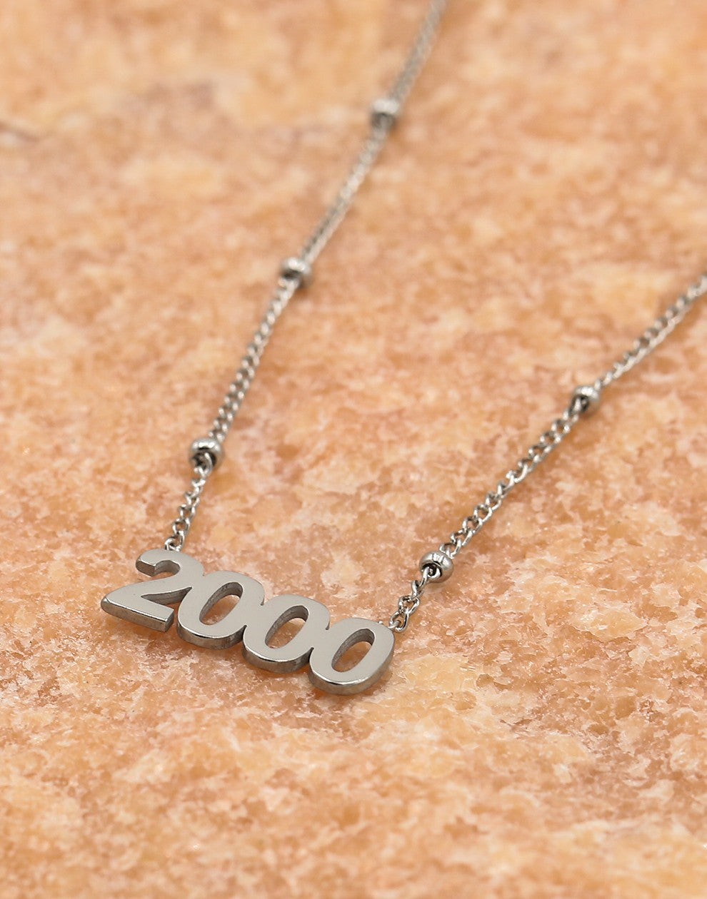 Ketting jaartal 2000 zilverkleurig