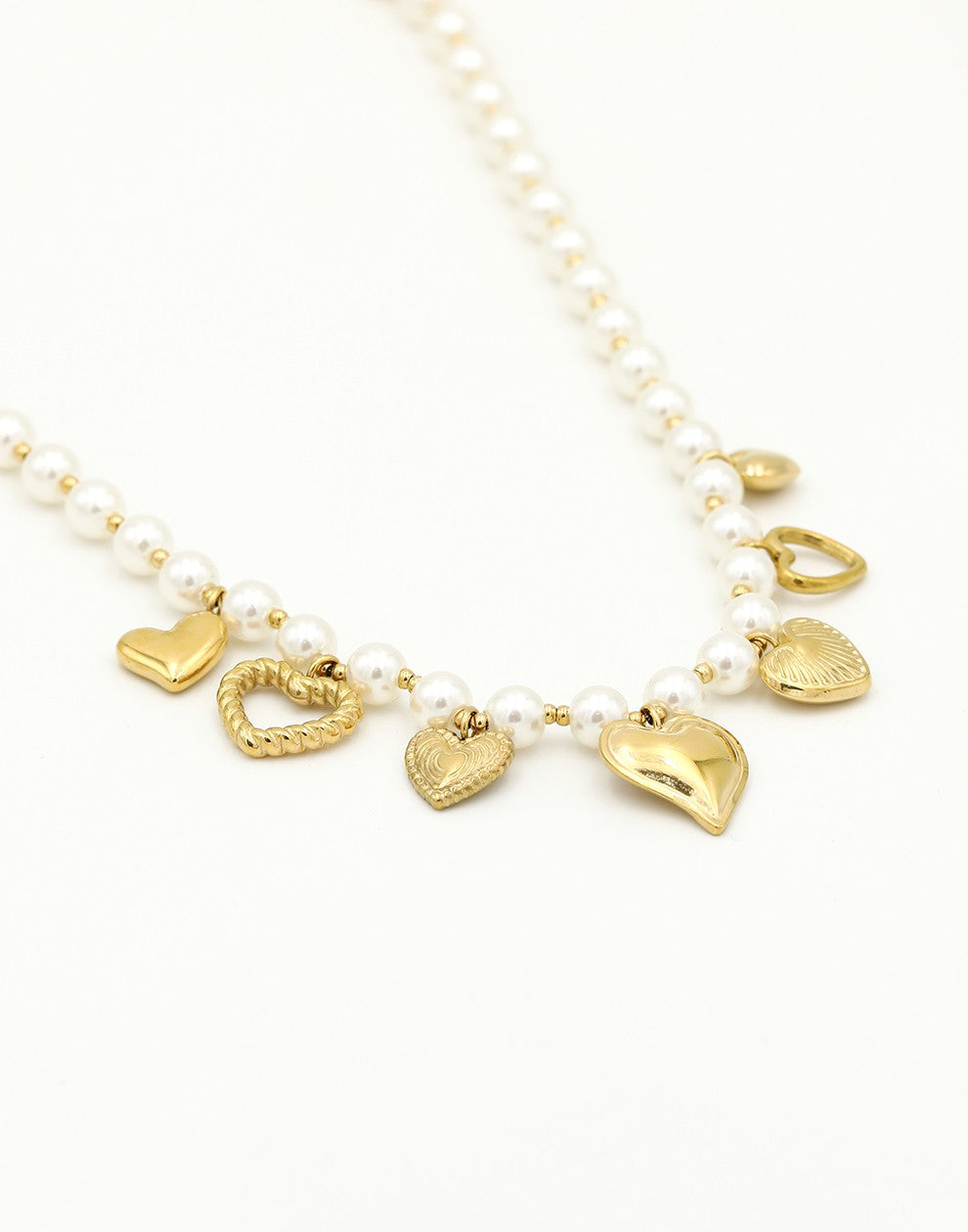 parelketting met vintage hartjes bedels