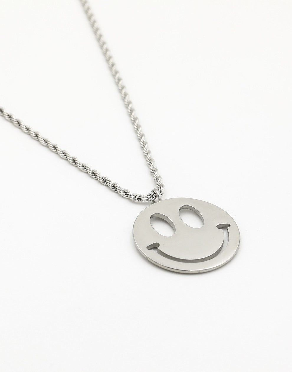 lange ketting smiley hanger zilverkleurig