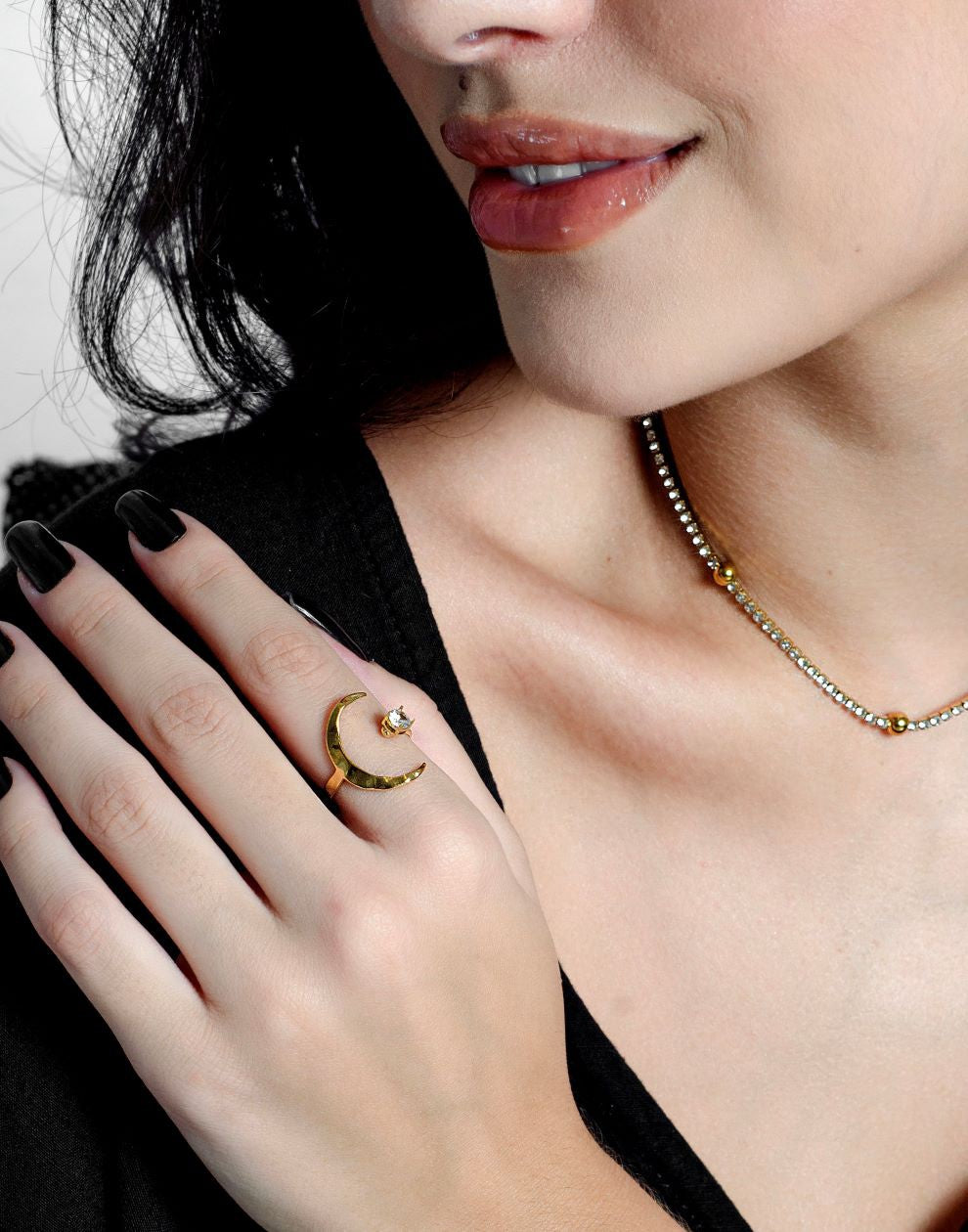 ring maan met steentje goudkleurig