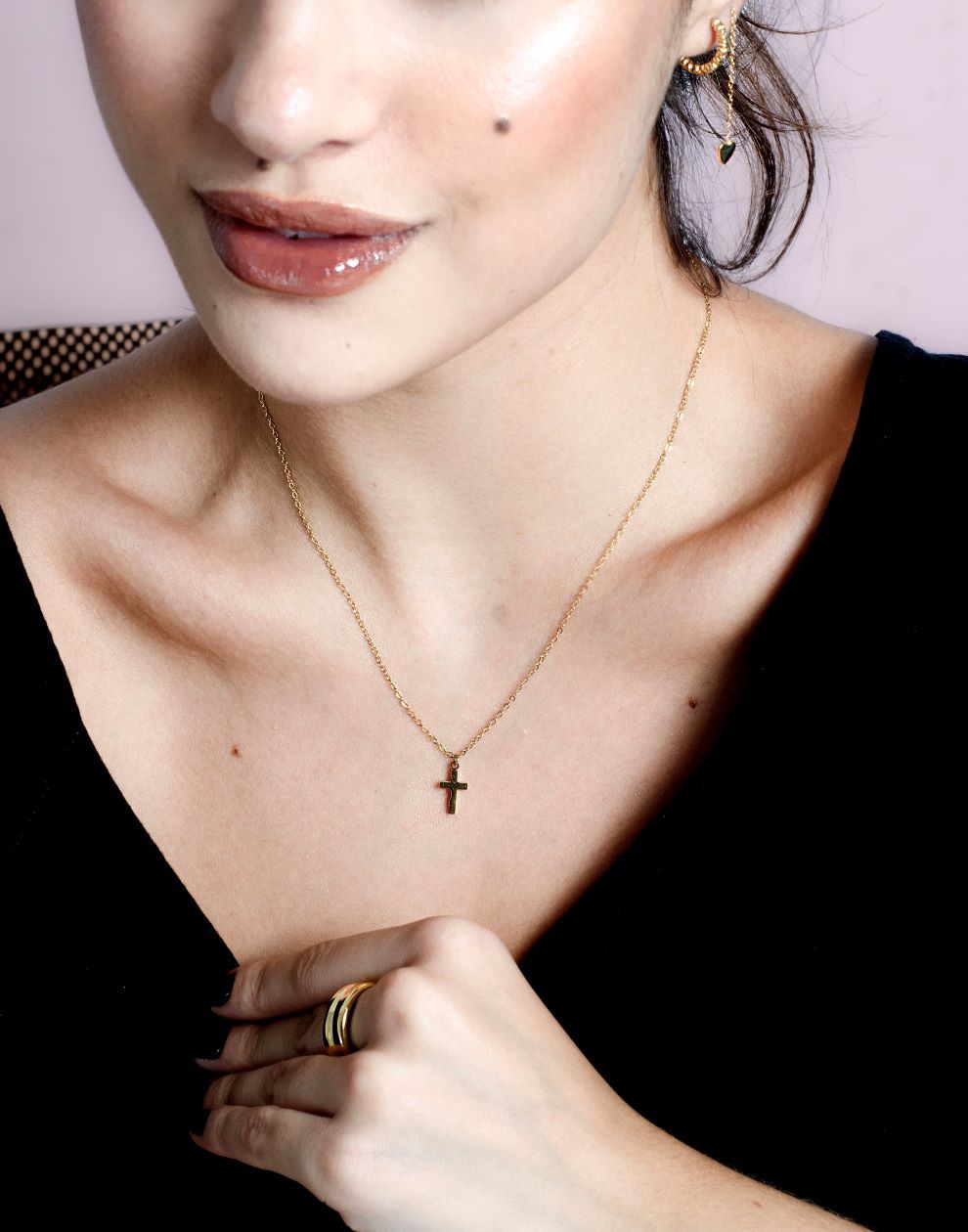 Ketting kruis goudkleurig