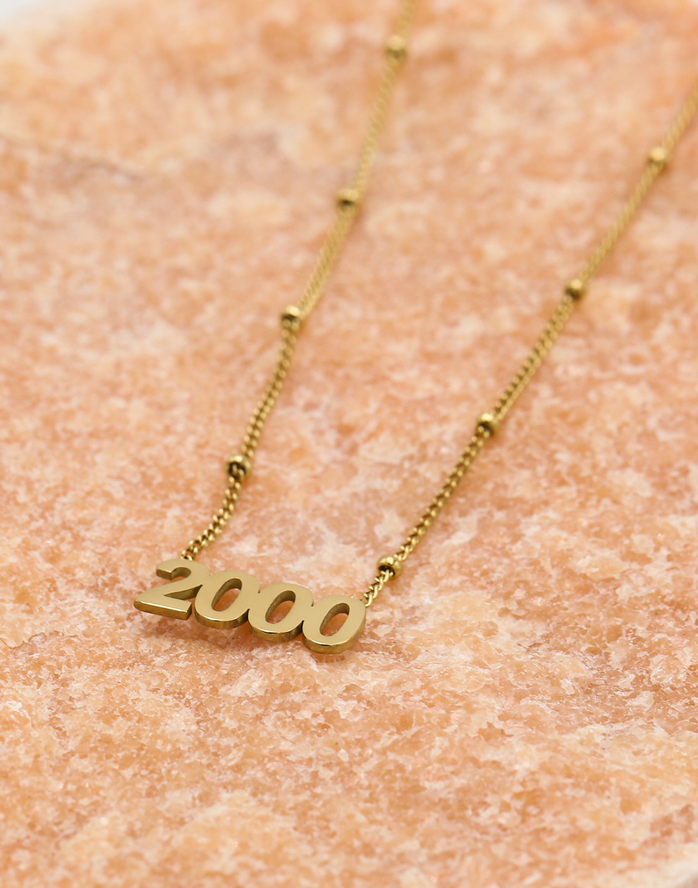 Ketting jaartal 2000 goudkleurig