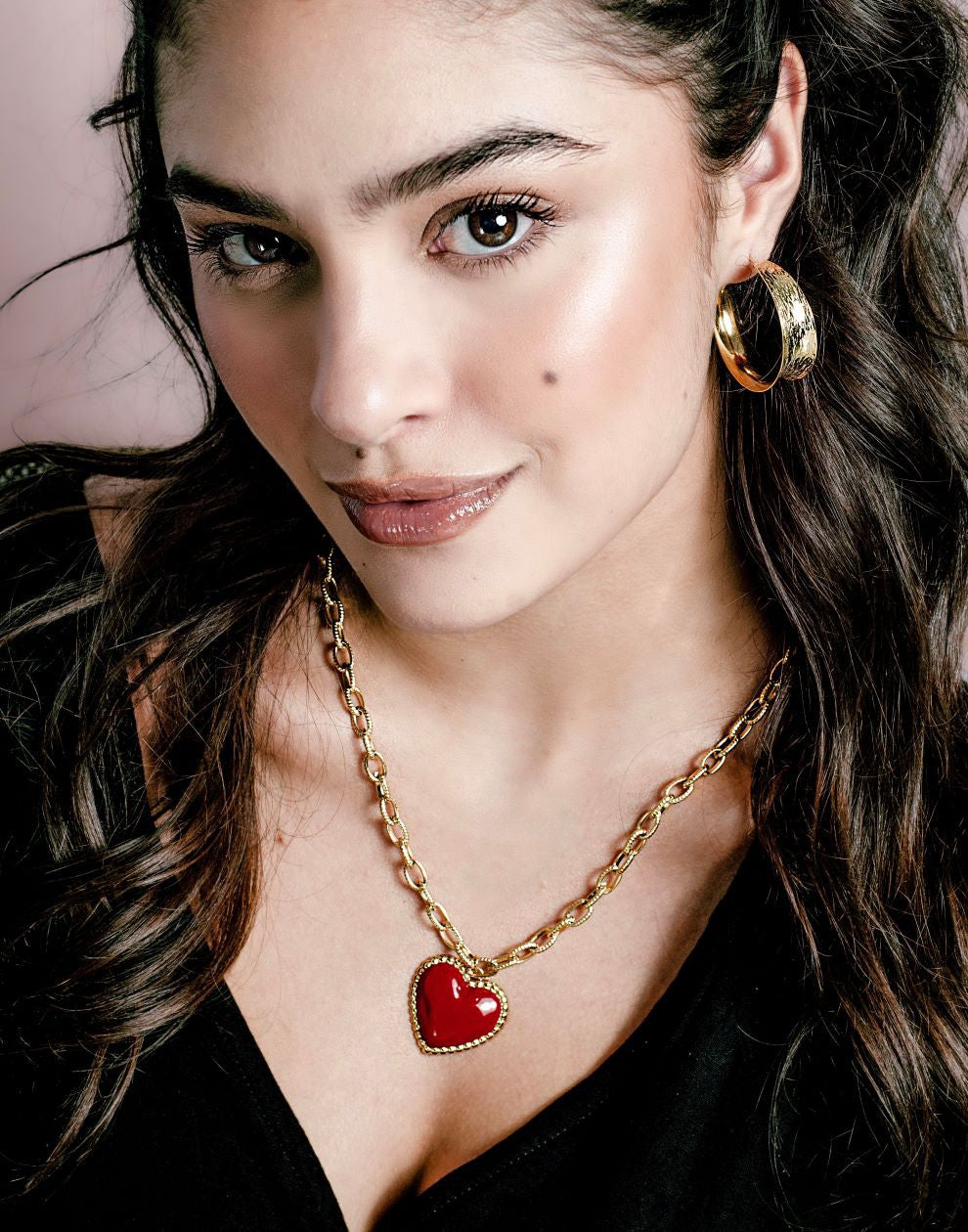 lange ketting met rood hart goudkleurig