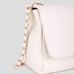 beige damestas crossbody met chain