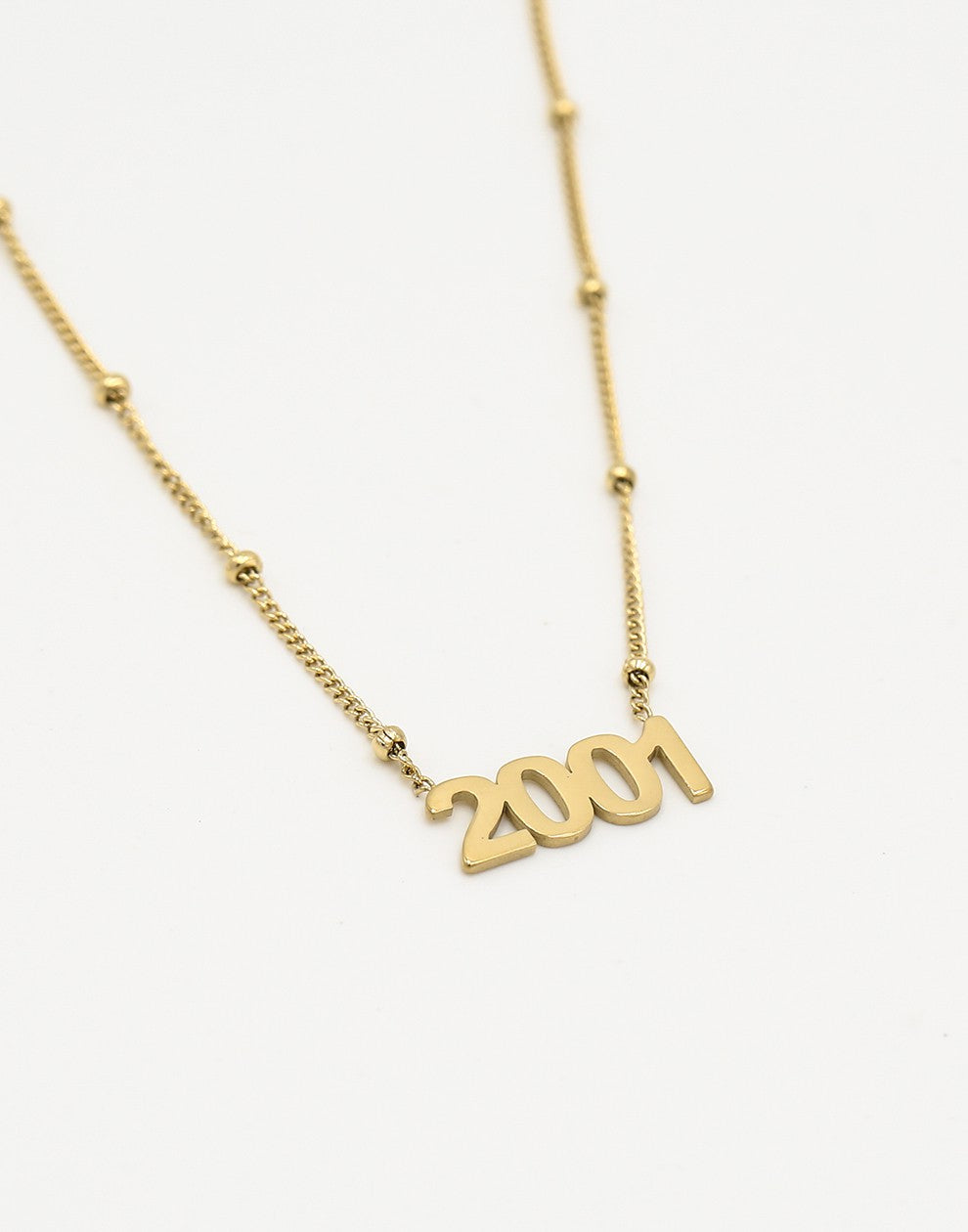 Ketting jaartal 2001 goudkleurig