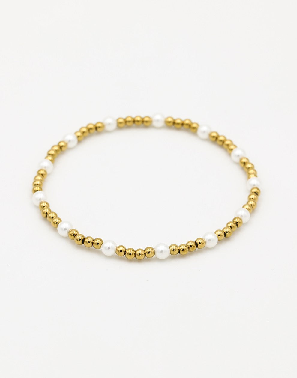 fijne kralen armband met parels goudkleurig