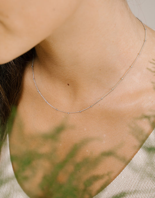 Ketting zilverkleurig bolletjes