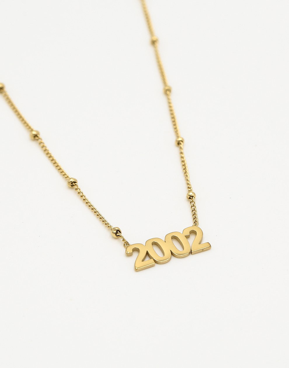 Ketting jaartal 2002 goudkleurig