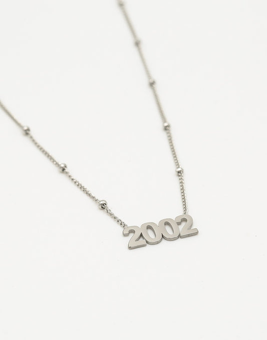 Ketting jaartal 2002 zilverkleurig