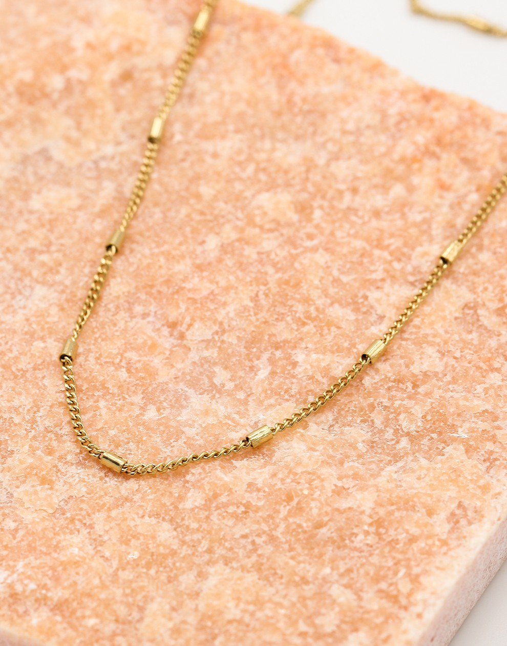 Fijne ketting met staafjes goudkleurig