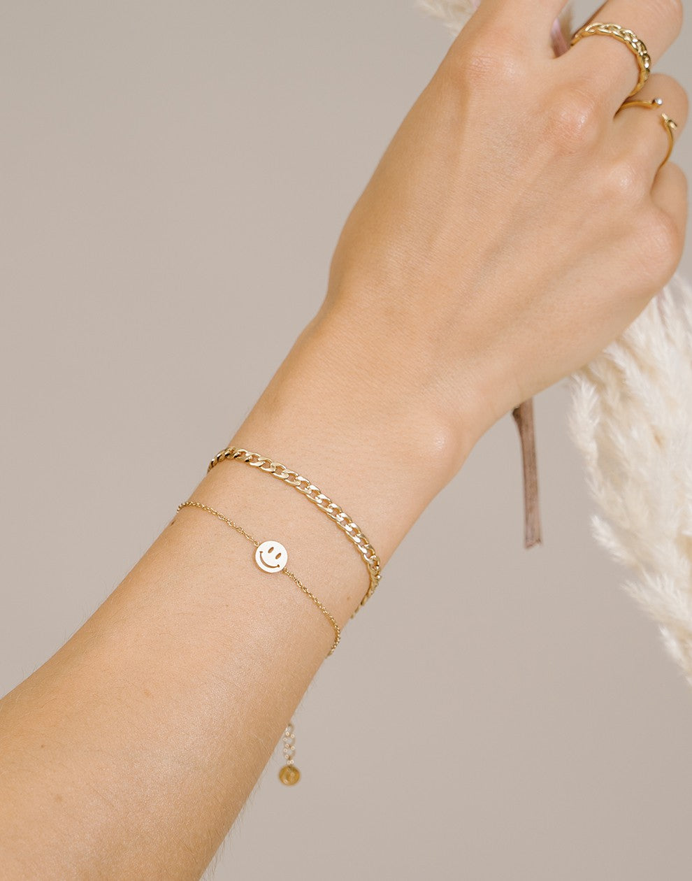 Smiley armband fijn goudkleurig