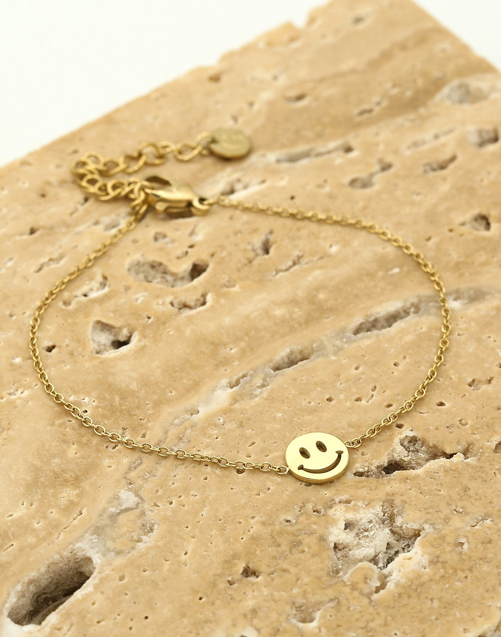 Smiley armband fijn goudkleurig